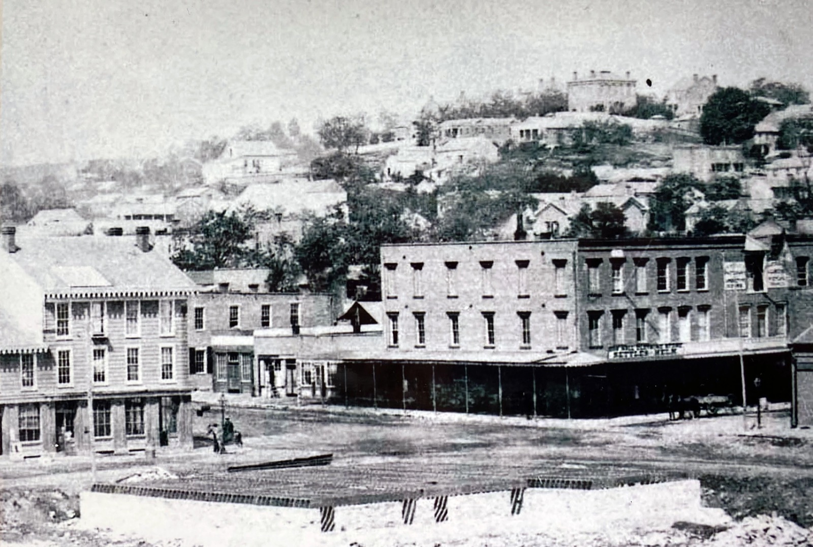 The Settles building at Main and Broadway in downtown Hannibal, Missouri